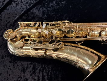 Photo Selmer Paris Reference 54 Tenor Sax in Gold Lacquer - Serial # 805631